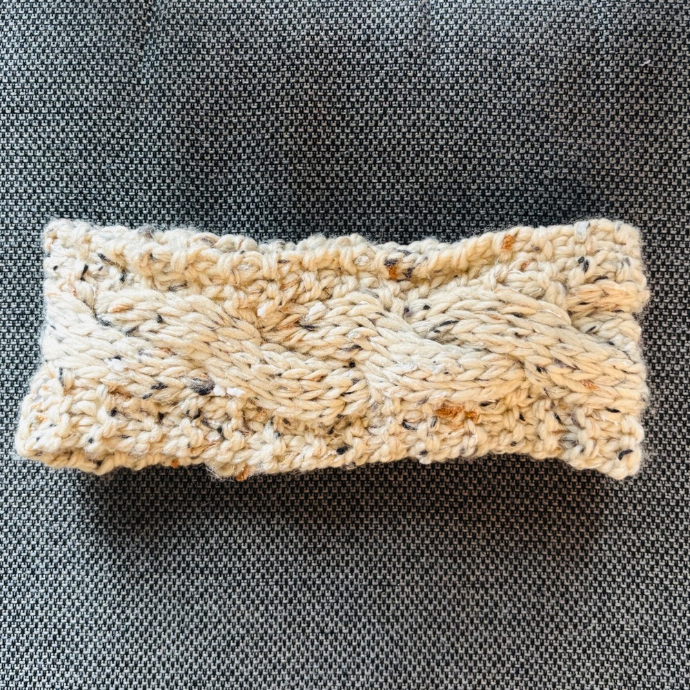 Patrick Francis Ireland Wool fleeced-lined headband. Cream chunky knit.